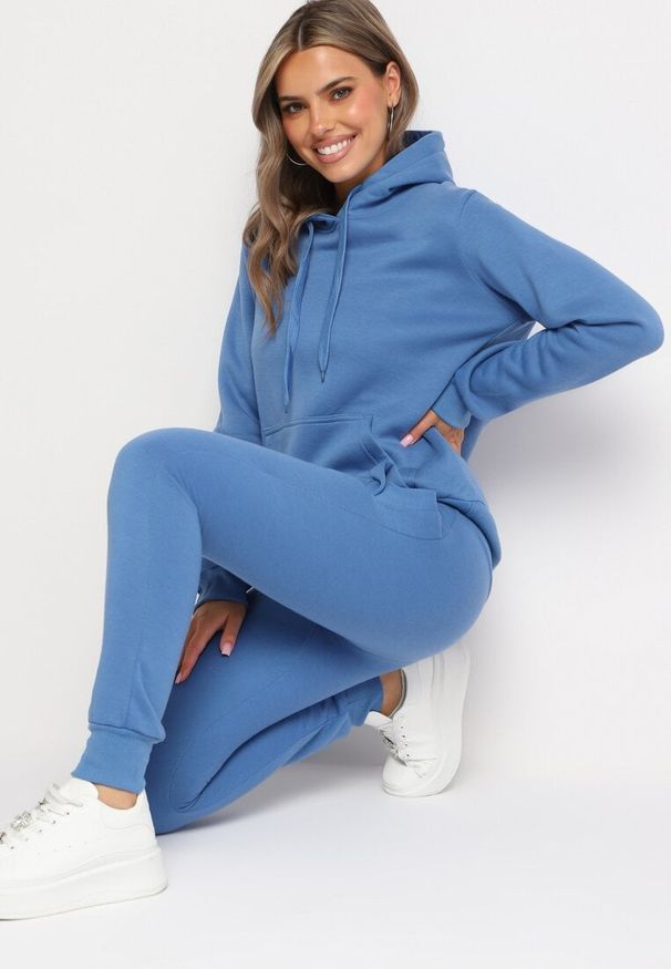 Born2be - Niebieska Bluza Basic z Kapturem Kasseia. Typ kołnierza: kaptur. Kolor: niebieski. Materiał: dzianina, polar. Styl: klasyczny