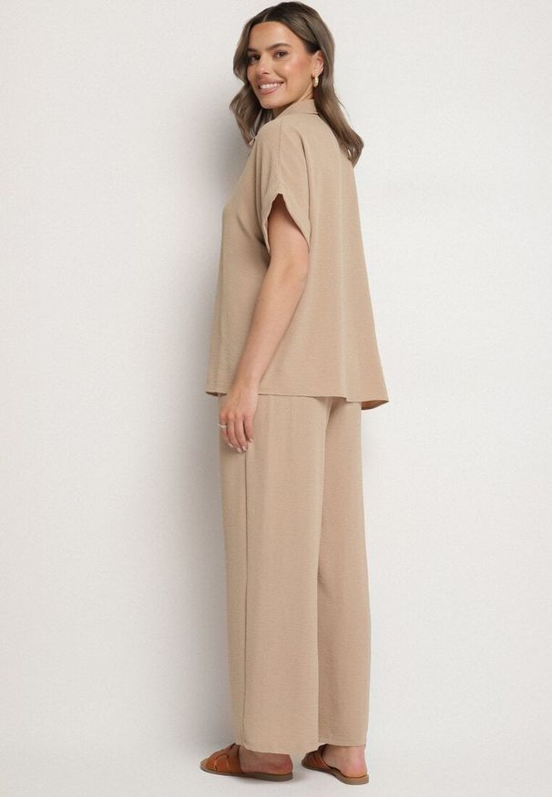 Born2be - Beżowy Komplet Koszula z Krótkim Rękawem i Szerokie Spodnie Maralissa. Kolor: beżowy