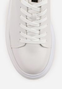 Renee - Białe Sneakersy VICES na Platformie Typu Chunky Tassi. Zapięcie: sznurówki. Kolor: biały. Materiał: jeans, dzianina. Obcas: na platformie #7