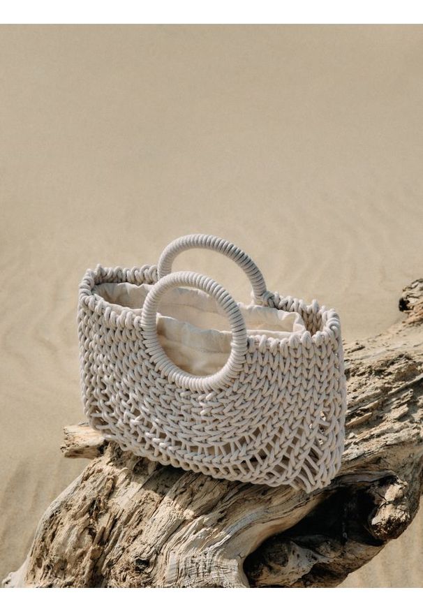 Reserved - Sznurkowa torebka shopper - złamana biel