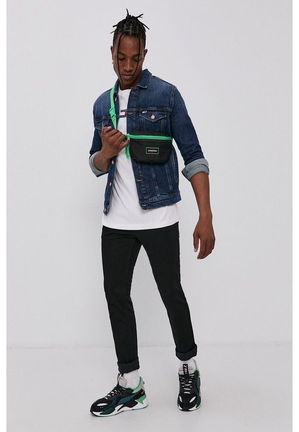 Tommy Jeans - T-shirt bawełniany. Kolor: biały. Materiał: bawełna. Wzór: aplikacja