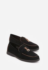 Renee - Czarne Mokasyny z Imitacji Zamszu z Zawieszką na Nosku Theophitos. Okazja: na spacer. Kolor: czarny. Materiał: zamsz. Wzór: grochy. Styl: elegancki, retro #7