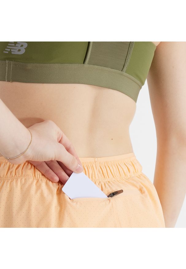 Spodenki damskie New Balance WS41286PAE – pomarańczowe. Kolor: pomarańczowy. Materiał: poliester, materiał. Sport: fitness