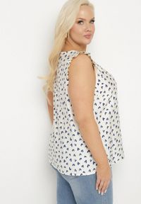 Born2be - Beżowo-Niebieska Bluzka z Wiskozą w Serduszka z Falbankami na Ramionach Tasozi. Okazja: na co dzień. Typ kołnierza: kołnierz z falbankami. Kolekcja: plus size. Kolor: niebieski. Materiał: wiskoza. Styl: casual