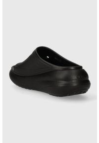 Crocs klapki Classic Crush Slide damskie kolor czarny na platformie 208731. Kolor: czarny. Materiał: guma. Obcas: na platformie #4