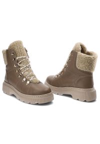 Botki damskie Kampa, cholewka ze skóry naturalnej wnętrze ocieplane na płaskiej podeszwie, beż‑capuccino, Z538‑651‑650. Kolor: beżowy. Materiał: futro, puch, skóra, syntetyk. Szerokość cholewki: normalna. Sezon: zima. Obcas: na obcasie, na płaskiej podeszwie. Styl: elegancki. Wysokość obcasa: niski #3