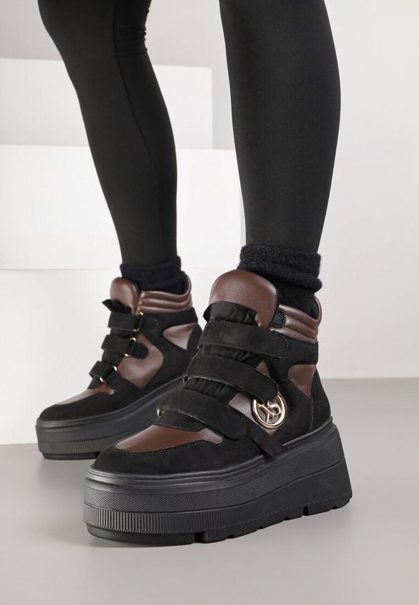 Renee - Czarno-Brązowe Botki Sneakersy Vices na Platformie w Stylu Y2K Gelira. Okazja: na co dzień. Zapięcie: rzepy. Kolor: czarny. Materiał: jeans. Wzór: aplikacja. Sezon: lato. Obcas: na platformie