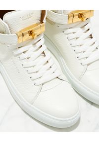 BUSCEMI - Białe skórzane sneakersy 100MM marki Buscemi. Wysokość cholewki: za kostkę. Kolor: biały. Materiał: skóra. Szerokość cholewki: normalna. Wzór: aplikacja #9