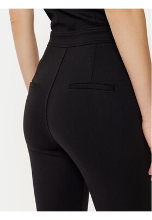 Guess Kombinezon W5RD90 KCMU2 Czarny Slim Fit. Kolor: czarny. Materiał: wiskoza