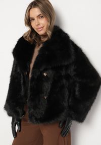 Born2be - Czarna Pudełkowa Kurtka Futerko o Jednorzędowym Kroju Tildora. Okazja: na co dzień. Kolor: czarny. Materiał: futro. Styl: elegancki, casual #3