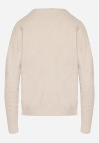 Born2be - Jasnobeżowy Sweter Ozdobiony Motywem Serc Unisae. Okazja: na co dzień. Kolor: beżowy. Materiał: jeans. Wzór: aplikacja. Styl: casual #3
