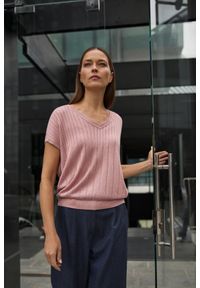 MOODO - Sweter z krótkimi rękawami różowy. Kolor: różowy. Materiał: wiskoza. Długość rękawa: krótki rękaw. Długość: krótkie #1