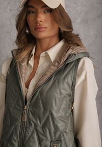 Renee - Zielona Długa Kamizelka Pikowana z Nieodpinanym Kapturem Semaea. Kolor: zielony. Materiał: prążkowany, jeans. Długość: długie. Styl: street #2