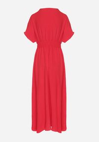 Born2be - Czerwona Rozkloszowana Sukienka z Gumką w Talii i Dekoltem w Serek Iffara. Okazja: na co dzień, do pracy, na spotkanie biznesowe. Typ kołnierza: dekolt w serek. Kolor: czerwony. Styl: biznesowy, casual #7