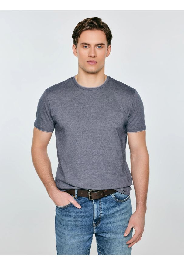 Big-Star - Koszulka męska w drobne paski granatowa Fredriser 403. Okazja: na co dzień. Kolor: niebieski. Materiał: dzianina, jeans. Wzór: paski. Styl: casual, elegancki