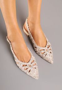 Renee - Beżowe Sandały Slingback z Szydełkową Cholewką z Metalicznymi Przeszyciami Frolette. Okazja: na co dzień. Zapięcie: pasek. Kolor: beżowy. Materiał: jeans. Obcas: na obcasie. Styl: elegancki, casual. Wysokość obcasa: niski