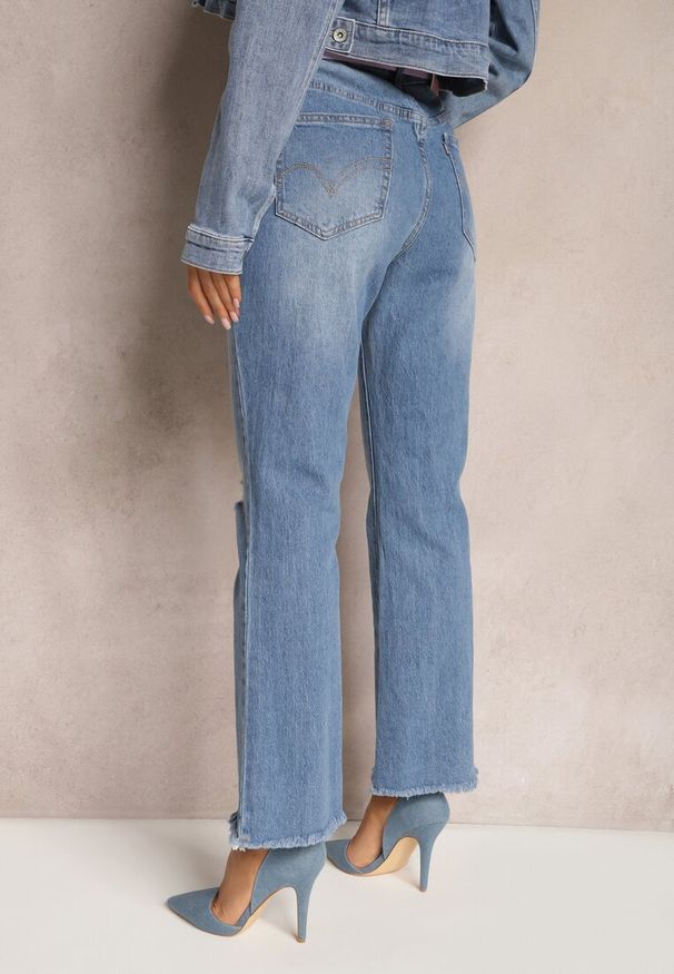 Renee - Niebieskie Jeansy Dzwony z Przedarciami i Paskiem z Klamrą z Cyrkoniami Letha. Okazja: na co dzień. Kolor: niebieski. Wzór: aplikacja. Styl: retro, casual, elegancki