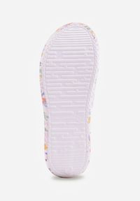 Born2be - Fuksjowe Klapki Basenowe Ozdobione Wzorem w Kwiaty Thoninoe. Okazja: na plażę. Kolor: różowy. Wzór: aplikacja, kwiaty. Sezon: lato. Styl: wakacyjny #6