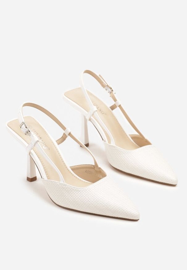 Renee - Białe Sandały na Szpilce Typu Slingback Leathara. Nosek buta: szpiczasty. Zapięcie: sprzączka. Kolor: biały. Materiał: jeans. Wzór: aplikacja. Obcas: na szpilce. Styl: elegancki