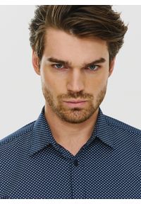 PAKO LORENTE – Granatowa koszula w drobny wzór P24SF-1X-027-G-S - Pako Lorente. Okazja: na co dzień. Kolor: niebieski. Materiał: elastan, jeans. Styl: casual #7