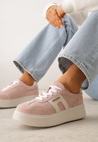 Born2be - Różowe Skórzane Sneakersy na Grubej Podeszwie Zdobione Drobną Perforacją Serinatea. Okazja: na co dzień. Kolor: różowy. Materiał: skóra. Wzór: aplikacja #1