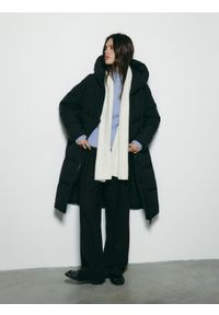 Reserved - Pikowana kurtka z puchem - czarny. Kolor: czarny. Materiał: puch