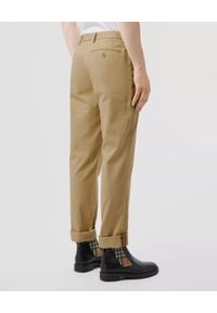 Burberry - BURBERRY - Beżowe spodnie chino. Kolor: beżowy. Materiał: materiał. Wzór: aplikacja, kratka, gładki. Styl: klasyczny, elegancki #4