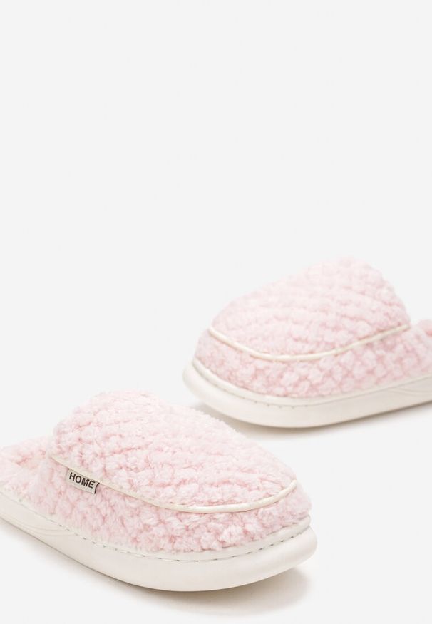 Born2be - Różowe Kapcie z Futerka Typu Baranek Nanlia. Kolor: różowy. Materiał: futro