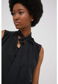 Answear Lab bluzka damska kolor czarny gładka. Okazja: na co dzień. Kolor: czarny. Materiał: tkanina. Wzór: gładki. Styl: wakacyjny #2