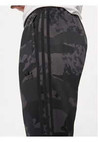 Adidas - adidas Spodnie dresowe Camo SSTR IS0243 Czarny Regular Fit. Kolor: czarny. Materiał: syntetyk