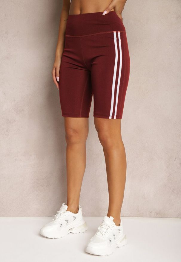 Renee - Bordowe Szorty Kolarki High Waist z Ozdobnymi Lampasami Jelorea. Okazja: na co dzień. Stan: podwyższony. Kolor: czerwony. Sezon: lato. Styl: sportowy, elegancki, casual