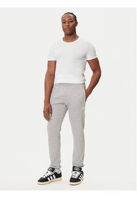 Adidas - adidas Spodnie dresowe Trefoil Essentials JY6271 Szary Slim Fit. Kolor: szary. Materiał: bawełna #4