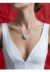 Sinsay - Naszyjnik z zawieszką w kształcie serca - srebrny. Materiał: srebrne. Kolor: srebrny #1