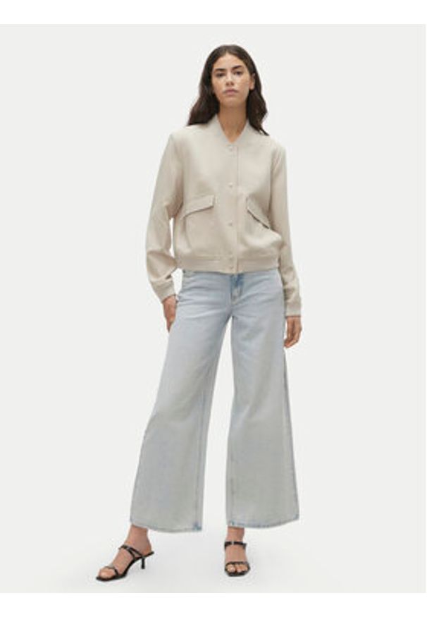 Vero Moda Kurtka bomber Amala 10307303 Beżowy Regular Fit. Kolor: beżowy. Materiał: syntetyk