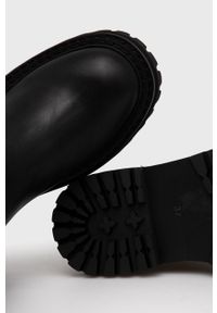TwinSet - Twinset Kozaki damskie kolor czarny na płaskim obcasie. Nosek buta: okrągły. Kolor: czarny. Szerokość cholewki: normalna. Obcas: na obcasie. Wysokość obcasa: niski #4