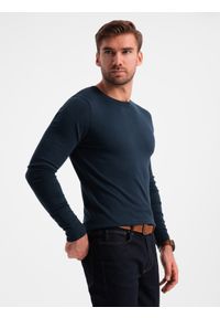 Ombre Clothing - Klasyczny męski sweter z wiskozą BASIC z okrągłym dekoltem – granatowy V9. Kolor: niebieski. Materiał: wiskoza. Styl: klasyczny #2