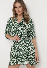 Born2be - Beżowo-Zielona Koszulowa Sukienka Mini z Wiskozy w Ornamentalny Wzór Virilassa. Kolor: zielony. Materiał: wiskoza. Typ sukienki: koszulowe. Długość: mini #2