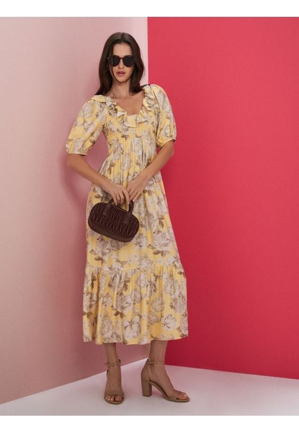 Sinsay - Wiskozowa sukienka midi z bufiastymi rękawami i marszczeniem - wielobarwny. Materiał: wiskoza. Długość: midi