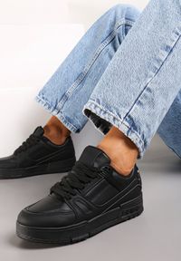 Renee - Czarne Sznurowane Sneakersy z Przeszyciami na Grubej Podeszwie Sillvina. Kolor: czarny #1