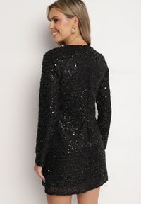 Born2be - Czarna Koktajlowa Cekinowa Sukienka o Pudełkowym Kroju Sewilena. Okazja: na co dzień. Kolor: czarny. Wzór: aplikacja. Styl: wizytowy #2