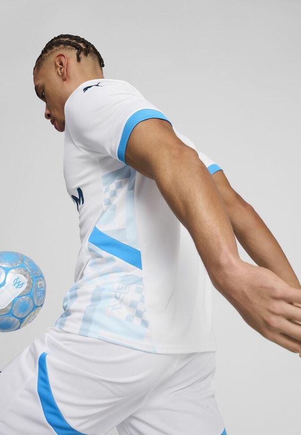 Puma - Koszulka domowa OM 2024/25. Kolor: biały, wielokolorowy, niebieski. Sport: piłka nożna