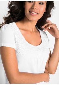 bonprix - Shirt bawełniany z koronką i krótkim rękawem. Kolor: biały. Materiał: bawełna, koronka. Długość rękawa: krótki rękaw. Długość: krótkie. Wzór: koronka. Sezon: lato #2