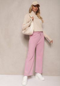 Renee - Różowe Spodnie o Szerokim Kroju High Waist z Cyrkoniami i Gumką w Pasie Loreitha. Okazja: na co dzień. Stan: podwyższony. Kolor: różowy. Materiał: satyna, zamsz. Wzór: aplikacja. Styl: casual