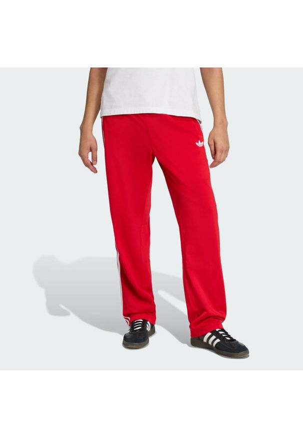 Adidas - adidas Spodnie dresowe Firebird KD8319 Czerwony Loose Fit. Kolor: czerwony. Materiał: syntetyk