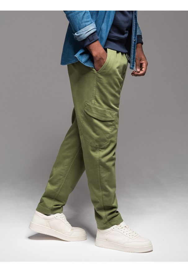 Ombre Clothing - Męskie dzianinowe joggery z kieszeniami cargo – oliwkowe V3 - Rozmiar: XL. Okazja: na co dzień. Kolor: oliwkowy. Materiał: dzianina. Wzór: aplikacja. Styl: casual