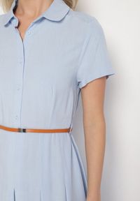 Born2be - Niebieska Wiskozowa Sukienka o Koszulowym Fasonie z Wąskim Paskiem Fillamea. Kolor: niebieski. Materiał: wiskoza. Wzór: aplikacja. Typ sukienki: koszulowe. Styl: elegancki