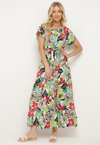 Born2be - Zielono-Różowa Sukienka z Wiskozy w Kwiaty Rozkloszowana Wiązana w Talii Quilbia. Okazja: na spacer, na plażę. Typ kołnierza: dekolt hiszpanka. Kolor: biały. Materiał: wiskoza. Długość rękawa: krótki rękaw. Wzór: kwiaty. Sezon: lato #2