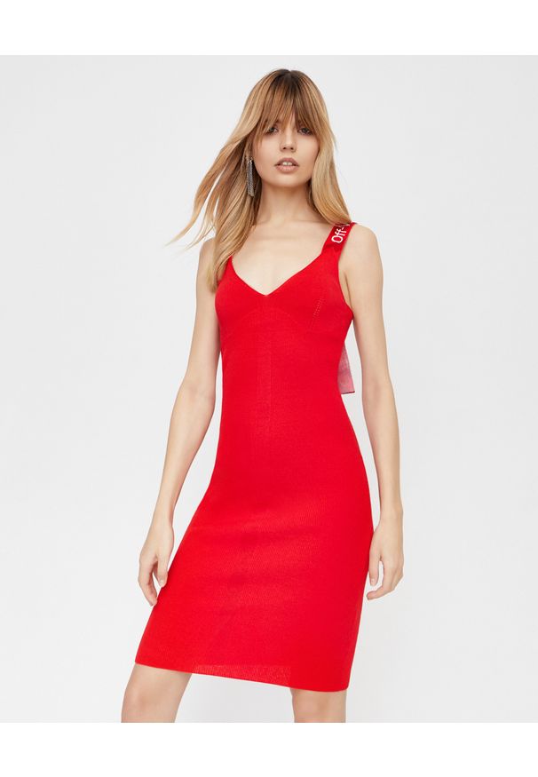 OFF-WHITE - Czerwona sukienka z dzianiny. Kolor: czerwony. Materiał: dzianina. Długość rękawa: na ramiączkach. Wzór: aplikacja. Typ sukienki: dopasowane. Długość: mini