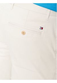 TOMMY HILFIGER - Tommy Hilfiger Chinosy Bleecker MW0MW26619 Beżowy Slim Fit. Kolor: beżowy. Materiał: bawełna