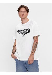 Tommy Jeans T-Shirt Spray DM0DM18272 Biały Regular Fit. Kolor: biały. Materiał: bawełna